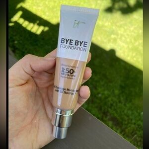 Bye Bye foundation IT COSMETICS TAN